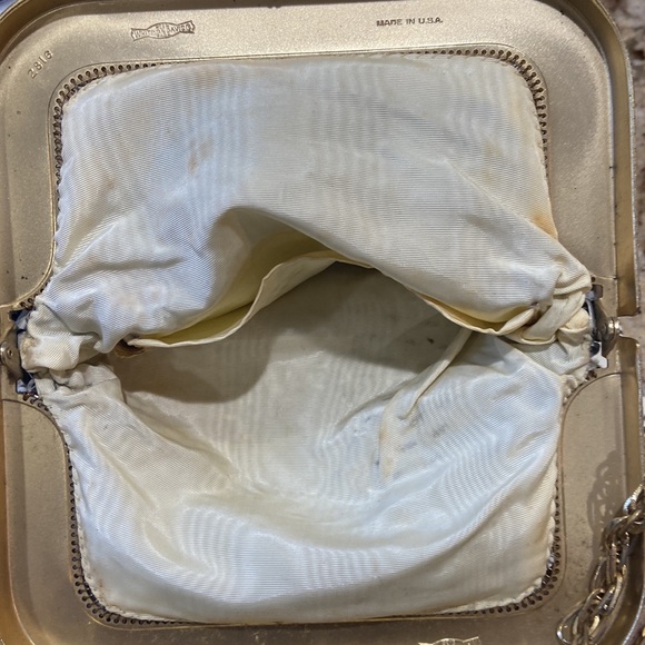 Vintage Whiting and Davis white bag 1970’s - Picture 4 of 11